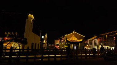 Suzhou 'daki Shantang Sokağı' nın gece manzarası, antik Çin 'in geleneksel kanal-kenarı mimarisini gözler önüne seriyor..
