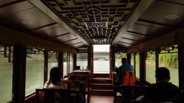 Çin 'in Suzhou şehrindeki Shantang caddesinin tarihi manzarası. Yüksek kalite 4k görüntü