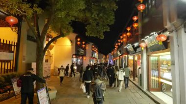 Suzhou 'daki Shantang Sokağı' nın gece manzarası, antik Çin 'in geleneksel kanal-kenarı mimarisini gözler önüne seriyor..
