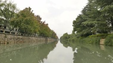 Çin 'in Suzhou şehrindeki Shantang caddesinin tarihi manzarası. Yüksek kalite 4k görüntü