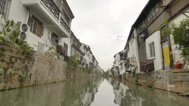 Çin 'in Suzhou şehrindeki Shantang caddesinin tarihi manzarası. Yüksek kalite 4k görüntü