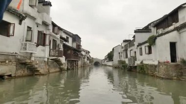 Çin 'in Suzhou şehrindeki Shantang caddesinin tarihi manzarası. Yüksek kalite 4k görüntü
