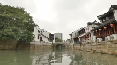 Çin 'in Suzhou şehrindeki Shantang caddesinin tarihi manzarası. Yüksek kalite 4k görüntü