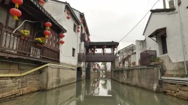Çin 'in Suzhou şehrindeki Shantang caddesinin tarihi manzarası. Yüksek kalite 4k görüntü