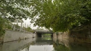 Çin 'in Suzhou şehrindeki Shantang caddesinin tarihi manzarası. Yüksek kalite 4k görüntü