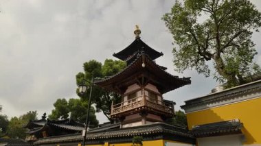 Suzhou, Çin - 8 Mart 2022: Hanshan Tapınağı 4 'teki manzara, Çin Suzhou' daki antik kültür. Yüksek kalite 4k görüntü