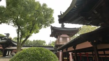 Suzhou, Çin - 8 Mart 2022: Hanshan Tapınağı 4 'teki manzara, Çin Suzhou' daki antik kültür. Yüksek kalite 4k görüntü