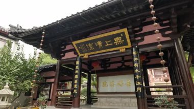 Suzhou, Çin - 8 Mart 2022: Hanshan Tapınağı 4 'teki manzara, Çin Suzhou' daki antik kültür. Yüksek kalite 4k görüntü