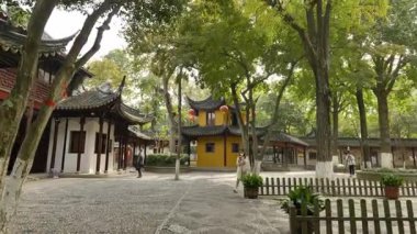 Suzhou, Çin - 8 Mart 2022: Hanshan Tapınağı 4 'teki manzara, Çin Suzhou' daki antik kültür. Yüksek kalite 4k görüntü