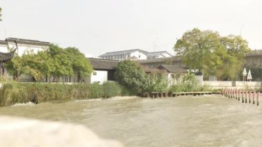Çin 'in Jiangsu Eyaleti Suzhou' daki Büyük Kanal 'ın yakın görüntüsü.