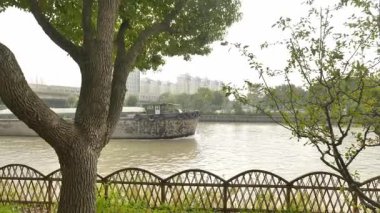 Çin 'in Jiangsu Eyaleti Suzhou' daki Büyük Kanal 'ın yakın görüntüsü.