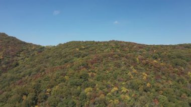 Nanjing, Çin 'deki Sun Yat-sen mozolesinin doğal manzarası ve mimarisi.