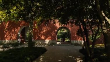 Nanjing 'deki Ming Xiaoling mozolesinde doğal ve mimari manzara