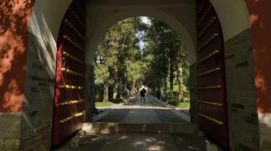 Nanjing 'deki Ming Xiaoling mozolesinde doğal ve mimari manzara