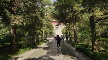 Nanjing 'deki Ming Xiaoling mozolesinde doğal ve mimari manzara