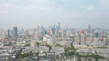 Nanjing şehrinin ve Çin 'in antik şehir duvarının havadan görünüşü. Yüksek kalite 4k görüntü