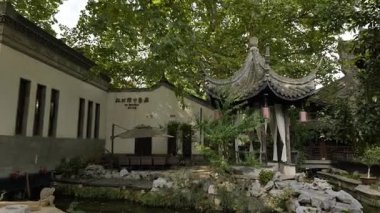 Çin 'in Nanjing şehrindeki Laomendong caddesinin tarihi manzarası, eski Çin' in geleneksel kanal mimarisini gözler önüne seriyor..