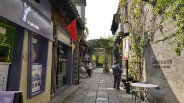 Çin 'in Nanjing şehrindeki Laomendong caddesinin tarihi manzarası, eski Çin' in geleneksel kanal mimarisini gözler önüne seriyor..