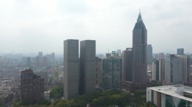 Nanjing şehrinin ve Çin 'in antik şehir duvarının havadan görünüşü. Yüksek kalite 4k görüntü