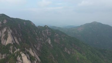 Çin 'in Ningde şehrindeki Taimu Dağı' nın havadan görünüşü. Yüksek kalite fotoğraf