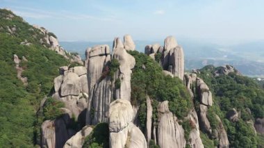 Çin 'in Ningde şehrindeki Taimu Dağı' nın havadan görünüşü. Yüksek kalite fotoğraf