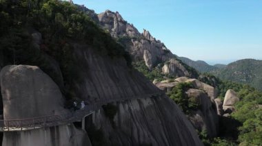 Çin 'in Ningde şehrindeki Taimu Dağı' nın havadan görünüşü. Yüksek kalite fotoğraf