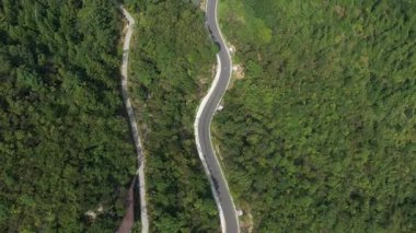 Çin 'in Zhejiang eyaletindeki Tianmu Dağı' nın havadan görünüşü. Yüksek kalite fotoğraf