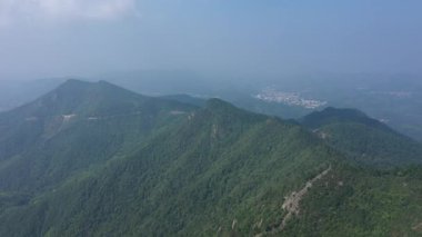 Çin 'in Zhejiang eyaletindeki Tianmu Dağı' nın havadan görünüşü. Yüksek kalite fotoğraf