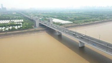Çin 'deki Qiantang Nehri' ndeki gelgitlerin hava görüntüsü. Yüksek kalite 4k görüntü