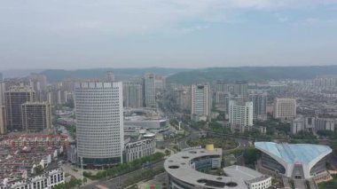 Şehirdeki Xinchang ilçesinin hava manzarası, Shaoxing, Zhejiang vilayeti. Yüksek kalite 4k görüntü