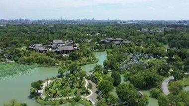 Yangzhou 'daki Slender Batı Gölü' nün doğal manzarası ve tarihi mimarisi Jiangsu, Çin. Yüksek kalite 4k görüntü