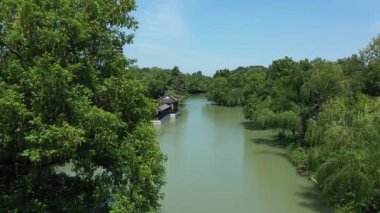 Yangzhou 'daki Slender Batı Gölü' nün doğal manzarası ve tarihi mimarisi Jiangsu, Çin. Yüksek kalite 4k görüntü