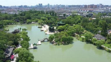 Yangzhou 'daki Slender Batı Gölü' nün doğal manzarası ve tarihi mimarisi Jiangsu, Çin. Yüksek kalite 4k görüntü