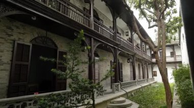 He Garden, Yangzhou, Jiangsu, Çin 'deki tarihi mimari ve doğal manzara. Yüksek kalite 4k görüntü