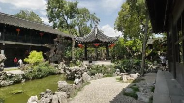 Ge Garden, Yangzhou, Jiangsu, Çin 'deki tarihi mimari ve doğal manzara. Yüksek kalite 4k görüntü