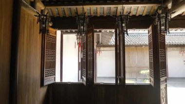 Ge Garden, Yangzhou, Jiangsu, Çin 'deki tarihi mimari ve doğal manzara. Yüksek kalite 4k görüntü