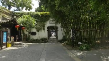 Ge Garden, Yangzhou, Jiangsu, Çin 'deki tarihi mimari ve doğal manzara. Yüksek kalite 4k görüntü