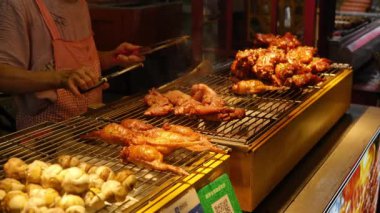 Sokaktaki sokak yemekleri, yangzhoucity jiangsu bölgesi, Çin. Yüksek kalite 4k görüntü