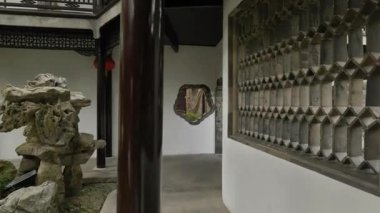 He Garden, Yangzhou, Jiangsu, Çin 'deki tarihi mimari ve doğal manzara. Yüksek kalite 4k görüntü