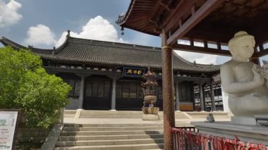 Yangzhou, Çin - 8 Mart 2022: Daming Tapınağı içinde manzara. Yüksek kalite 4k görüntü