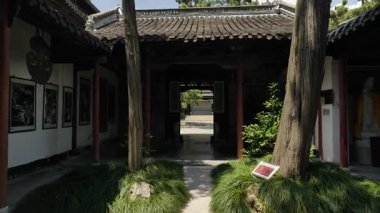 Yangzhou, Çin - 8 Mart 2022: Daming Tapınağı içinde manzara. Yüksek kalite 4k görüntü