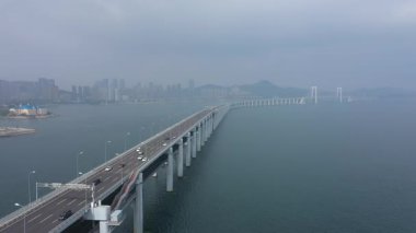 Dalian, Liaoning, Çin 'deki Xinghai Körfezi çapraz-deniz köprüsünün hava görüntüsü. Yüksek kalite 4k görüntü