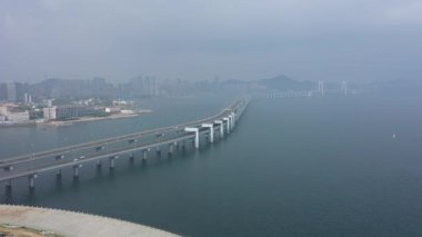 Dalian, Liaoning, Çin 'deki Xinghai Körfezi çapraz-deniz köprüsünün hava görüntüsü. Yüksek kalite 4k görüntü