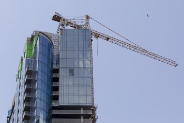 Yapım aşamasında modern yüksek katlı