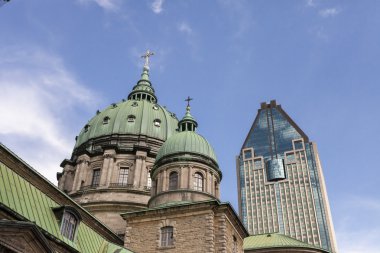 Bina downtown Montreal. 