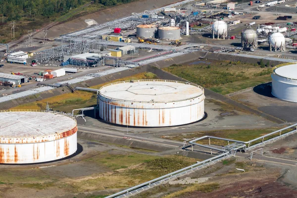 Vista aérea dos reservatórios petroquímicos — Fotografia de Stock