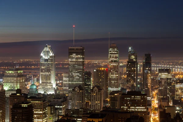 Widokiem na panoramę miasta Montreal w nocy Zdjęcie Stockowe
