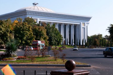 Özbekistan, Taşkent 'te Amir Temur Meydanı' ndaki Forumlar Sarayı.