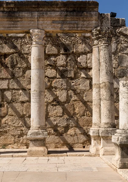 Kapernaumban - Izrael ókori zsinagóga romjai — Stock Fotó