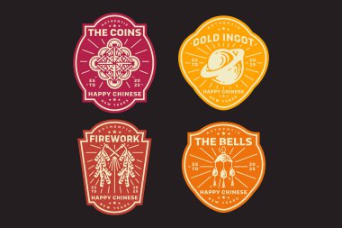 Çin üçgeni sikkeleri kolye, altın külçe, çan, havai fişek askısı, havai fişek, geri dönüş rozet logo tasarımı koleksiyonu Çin Yeni Yıl Festivali dekorasyonu ve ürünleri için hazırlanıyor.
